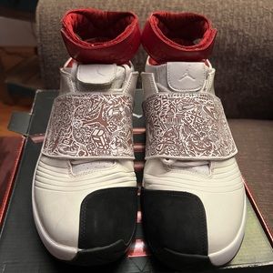 Air Jordan XX. Size 11 Men. White/ Varsity Red Black